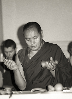  Lama Yeshe teaching at Manjushri Institute, England, 1976. 