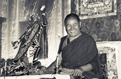 Lama Yeshe teaching at Tushita Retreat Centre, Dharamsala, India, 1983. Photo: Ueli Minder.