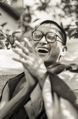 Lama Zopa Rinpoche teaching outdoors at Manjushri London (currently Jamyang Buddhist Centre), 1983. Photo by Robin Bath.
